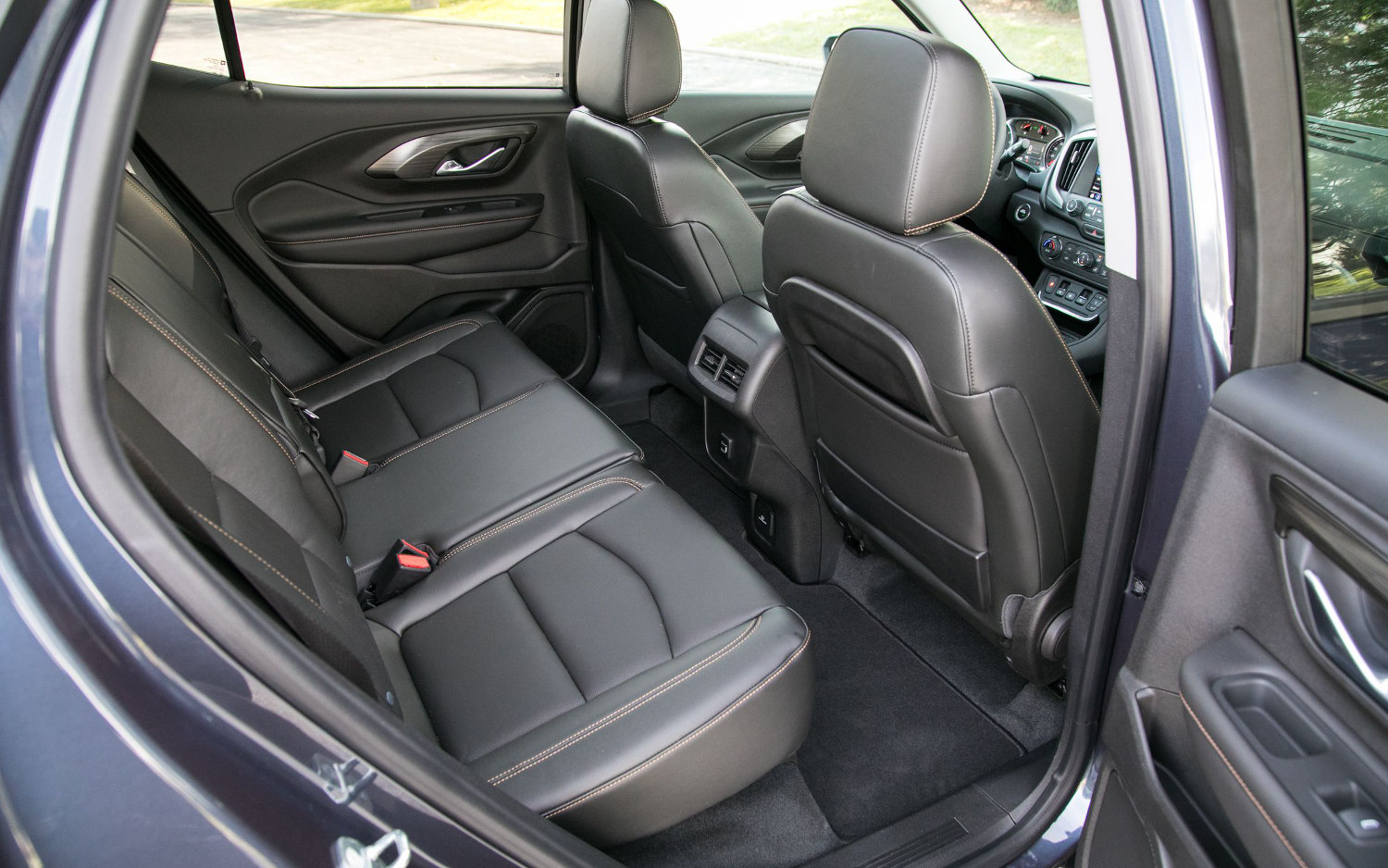 Comparison GMC Terrain AT4 2022 vs GMC Terrain Denali 2019 SUV